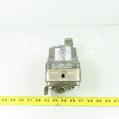Barksdale DPD2T-A80SS Differential Pressure Switch 160PSI 1/8" NPT