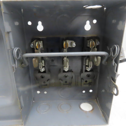 Square D D-91351 Ser A3 30A 240V 3 Pole Non-Fused Safety Switch Disconnect