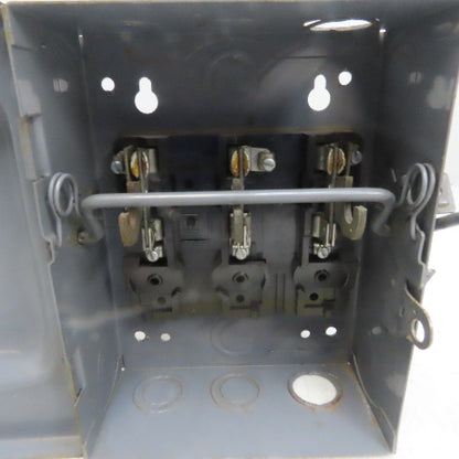 Square D D-91351 Ser A3 30A 240V 3 Pole Non-Fused Safety Switch Disconnect