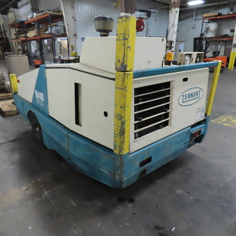 Tennant 810 Rider Parking Lot Floor Industrial Warehouse Sweeper LP-Needs Repair