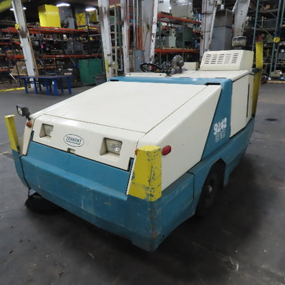 Tennant 810 Rider Parking Lot Floor Industrial Warehouse Sweeper LP-Needs Repair