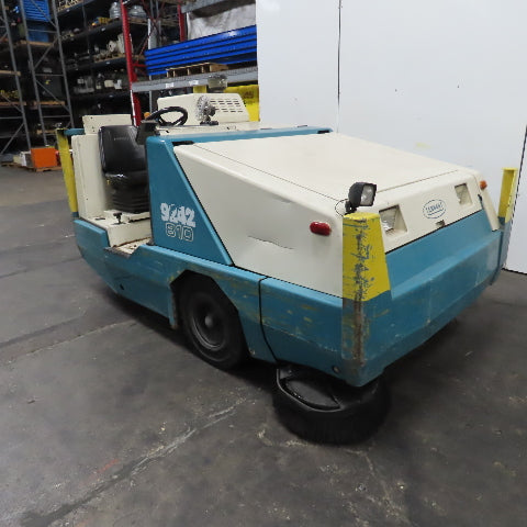 Tennant 810 Rider Parking Lot Floor Industrial Warehouse Sweeper LP-Needs Repair