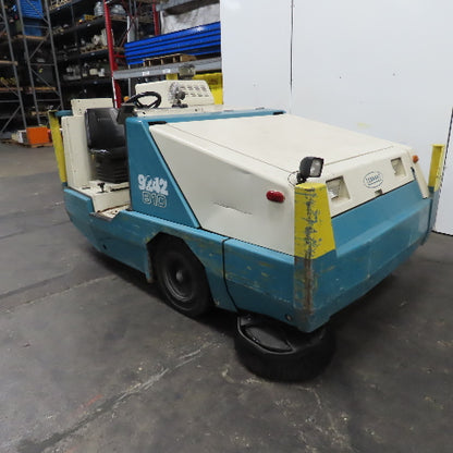 Tennant 810 Rider Parking Lot Floor Industrial Warehouse Sweeper LP-Needs Repair