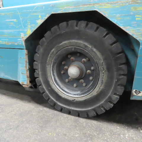 Tennant 810 Rider Parking Lot Floor Industrial Warehouse Sweeper LP-Needs Repair