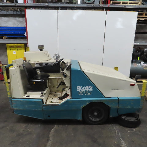 Tennant 810 Rider Parking Lot Floor Industrial Warehouse Sweeper LP-Needs Repair
