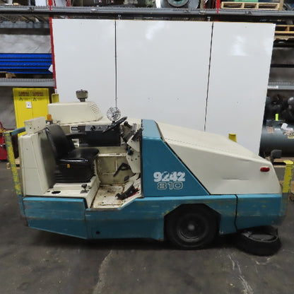 Tennant 810 Rider Parking Lot Floor Industrial Warehouse Sweeper LP-Needs Repair