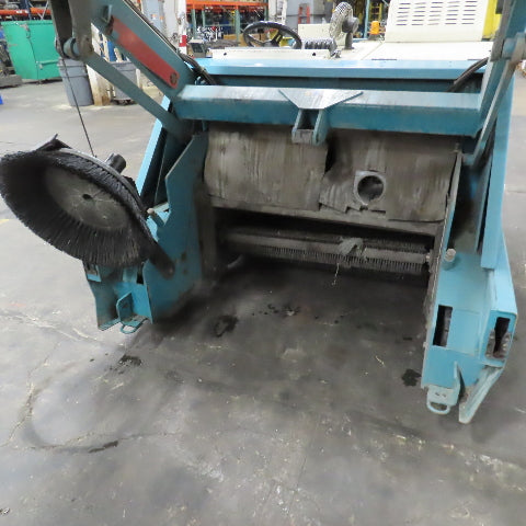 Tennant 810 Rider Parking Lot Floor Industrial Warehouse Sweeper LP-Needs Repair
