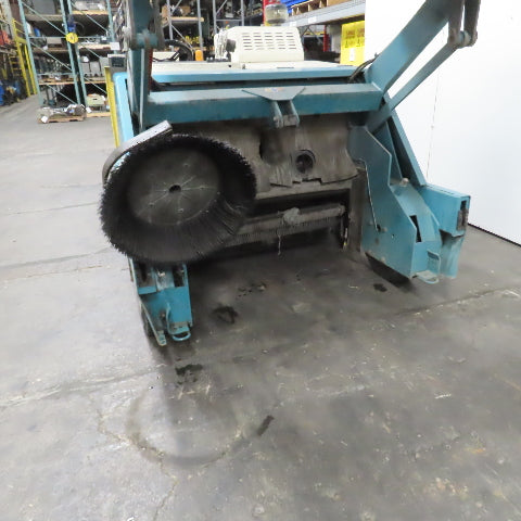 Tennant 810 Rider Parking Lot Floor Industrial Warehouse Sweeper LP-Needs Repair