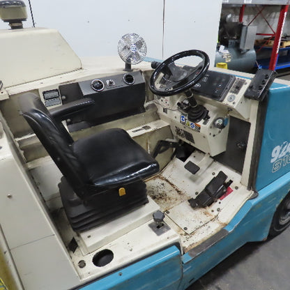 Tennant 810 Rider Parking Lot Floor Industrial Warehouse Sweeper LP-Needs Repair