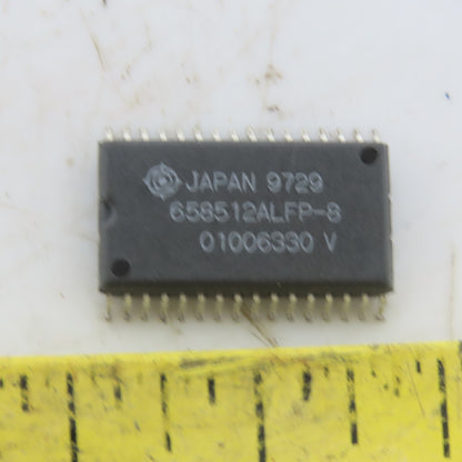Hitachi 658512ALFP-8 ic Chip Lot of 44