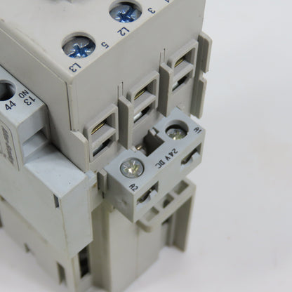 Allen Bradley 100-C30Z*00 Ser C C30 600VAC Contactor 24VDC Coil 2-25HP