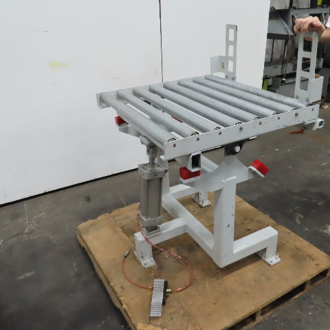 32" x 32" Pneumatic Packaging Case Tiltable Ergonomic Table 45° W/ Rollers