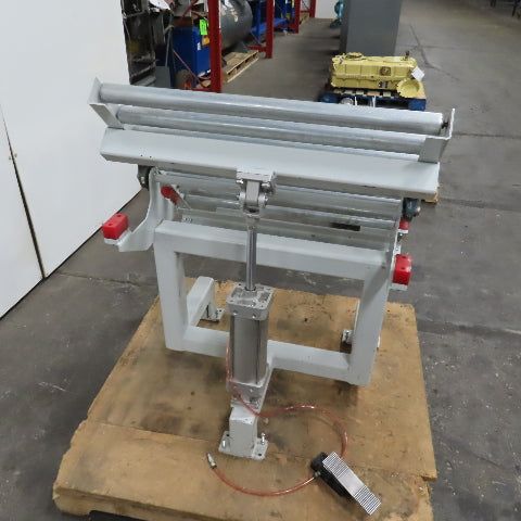 32" x 32" Pneumatic Packaging Case Tiltable Ergonomic Table 45° W/ Rollers