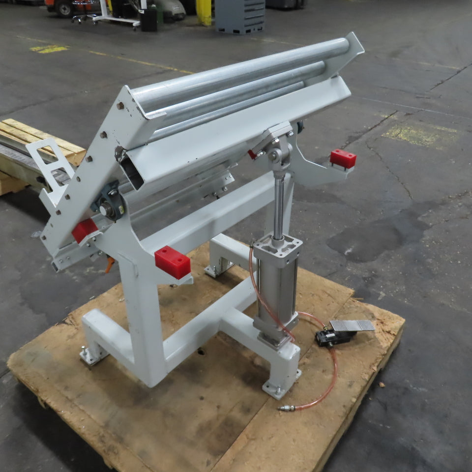 32" x 32" Pneumatic Packaging Case Tiltable Ergonomic Table 45° W/ Rollers