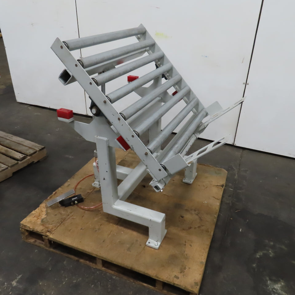 32" x 32" Pneumatic Packaging Case Tiltable Ergonomic Table 45° W/ Rollers