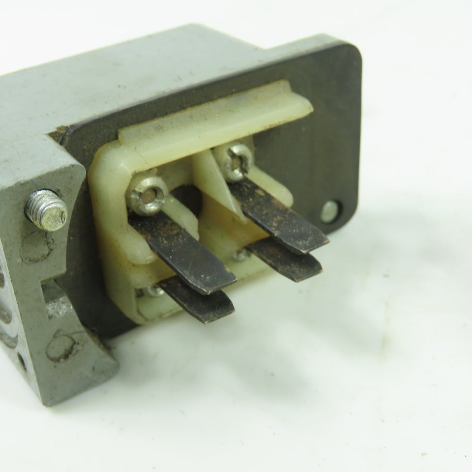 Cutler-Hammer 10316H5935C Limit Switch 600VAC Max Pilot Duty Lot Of 2
