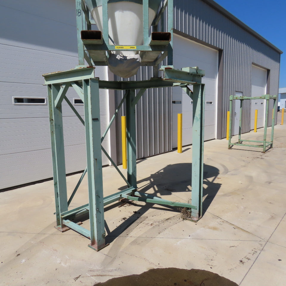 Approx. 900Lbs. Dry Bulk Material Hopper Manual Dispenser Fork Pockets