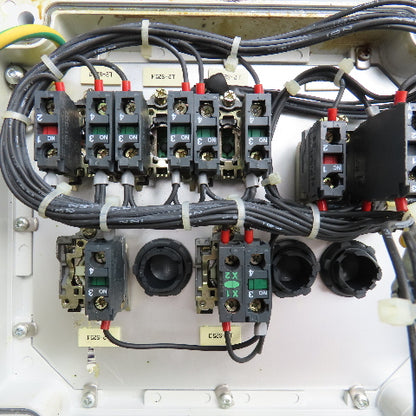 600V Max Operator Control Switch Box E-Stop Selector Switch Keyed Selector