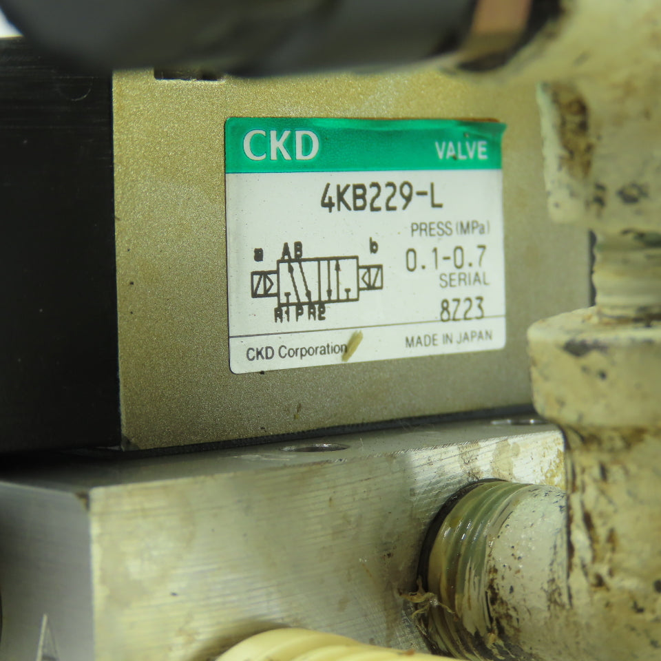 CKD 4KB229-L Pneumatic Solenoid Valve Manifold 24VDC 1/4" NPT