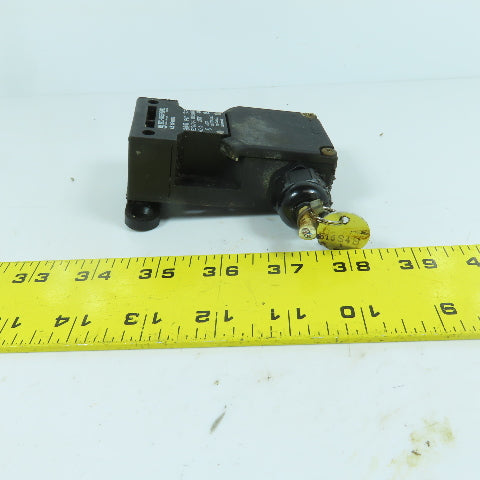 Schmersal AZ 16 zvrk Safety Interlock Switch W/Key 230V (Dirty)