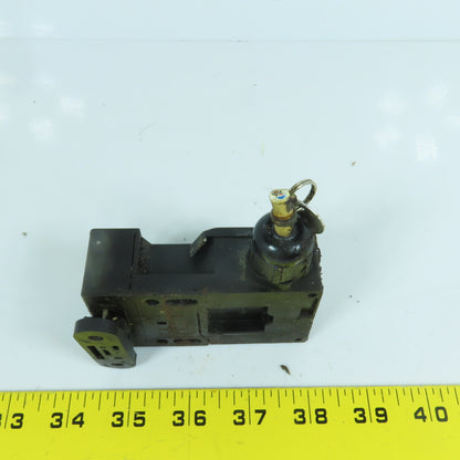 Schmersal AZ 16 zvrk Safety Interlock Switch W/Key 230V (Dirty)