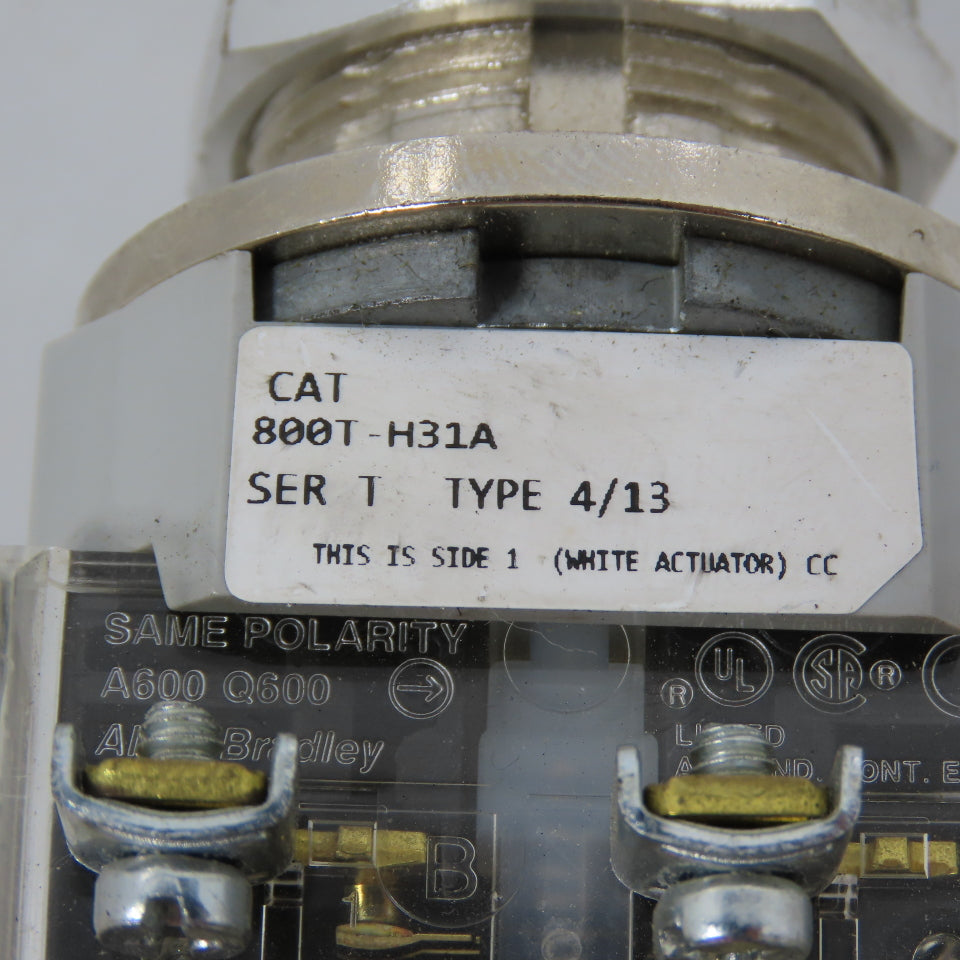Allen Bradley 800T-H31A Ser T 2-Position Selector Switch Type 4, 13 (No Key)