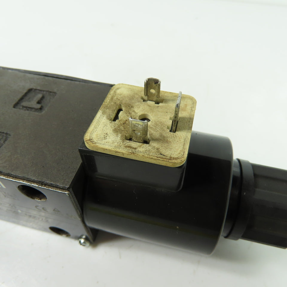 Nachi SA-G01-C5-C1-31 Hydraulic Directional Control Solenoid Valve 110VAC Coil