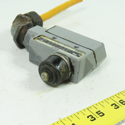 McGill 1502-0100 600VAC Plunger Limit Switch 15A