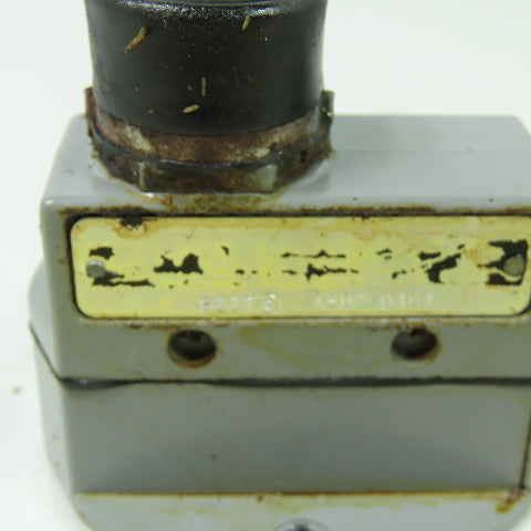 McGill 1502-0101 600VAC Plunger Limit Switch 15A Lot Of 2