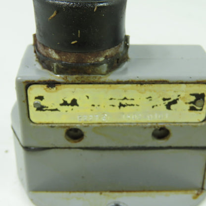 McGill 1502-0101 600VAC Plunger Limit Switch 15A Lot Of 2