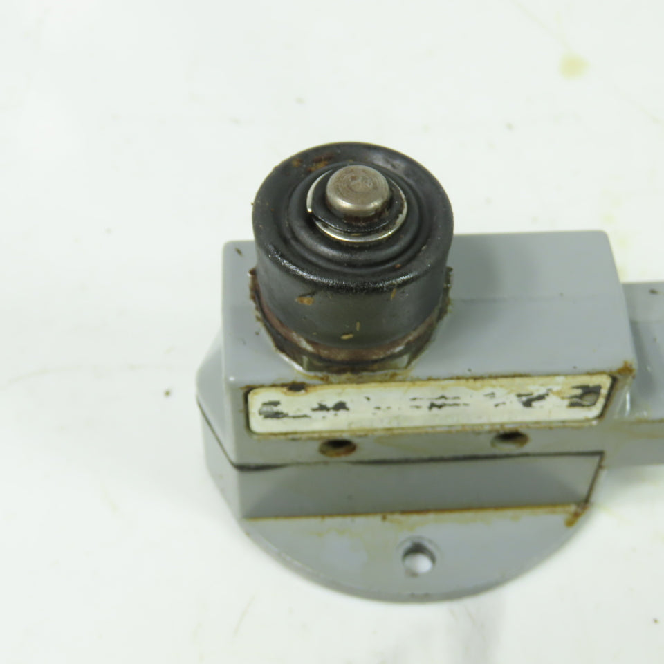 McGill 1502-0101 600VAC Plunger Limit Switch 15A Lot Of 2
