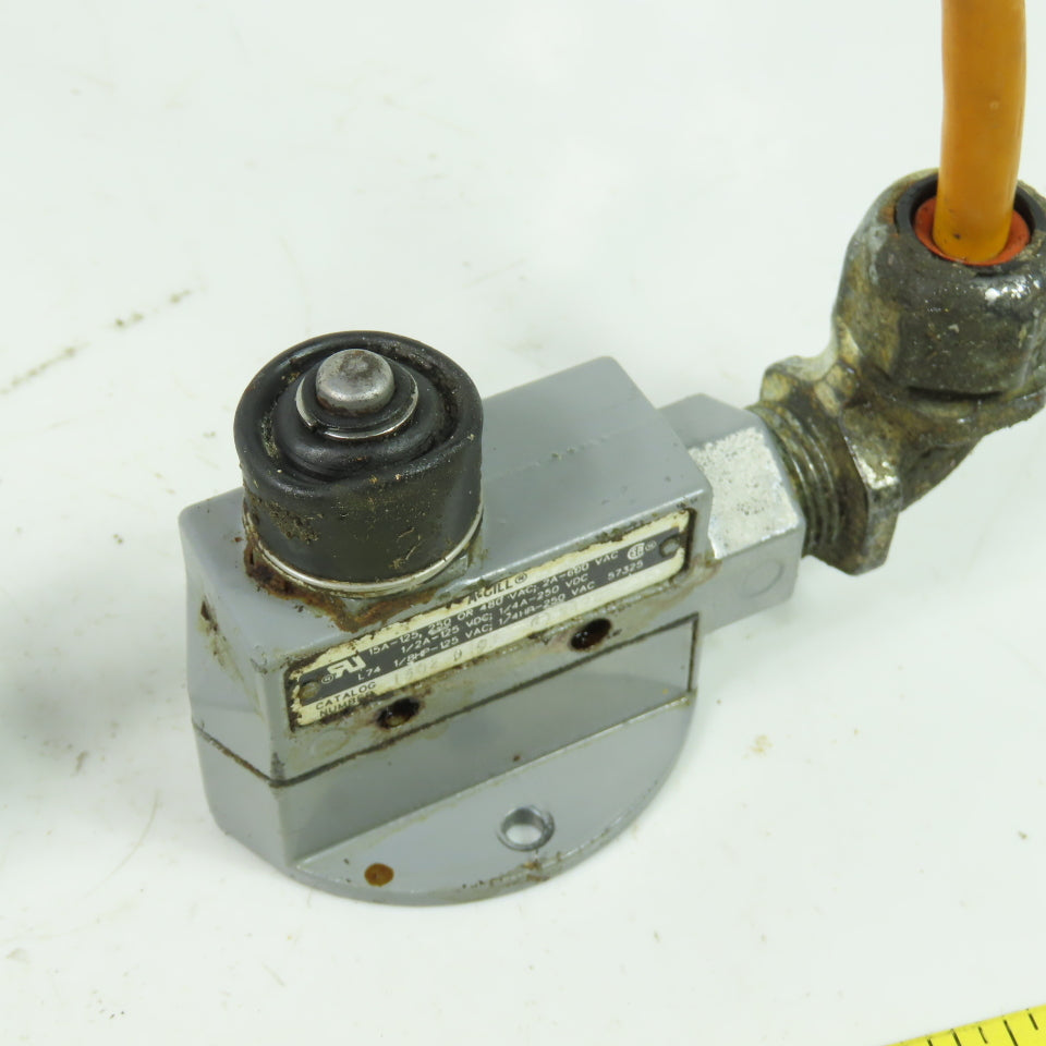 McGill 1502-0101 600VAC Plunger Limit Switch 15A Lot Of 2