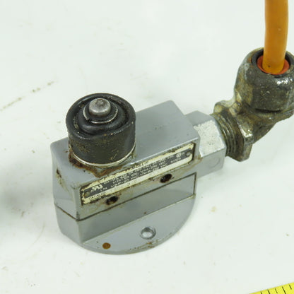 McGill 1502-0101 600VAC Plunger Limit Switch 15A Lot Of 2