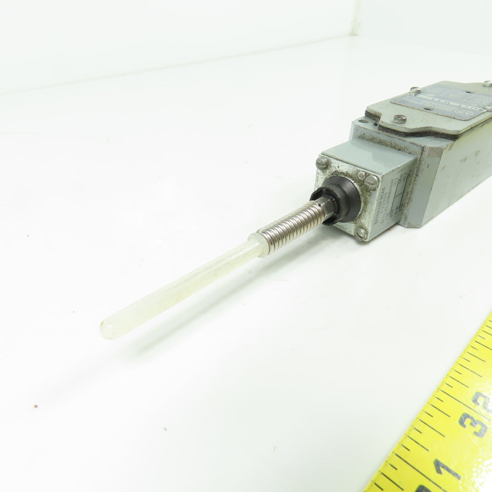Allen Bradley 802T-WST Ser 1 Limit Switch 600VAC 3-1/2" Coil Spring