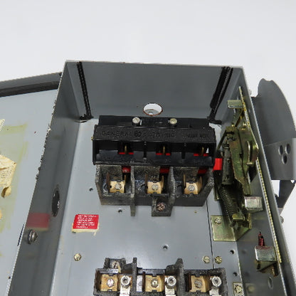 General Electric NP1578000F 600VAC 30A Fusible Safety Disconnect Switch 20HP