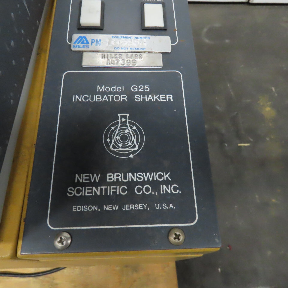 New Brunswick Scientific G-25 Laboratory Shaker Incubator 110V 1Ph