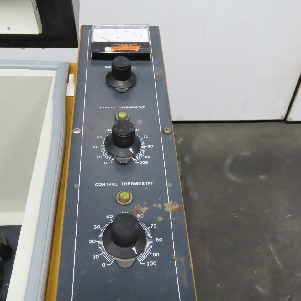 New Brunswick Scientific G-25 Laboratory Shaker Incubator 110V 1Ph
