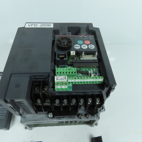 Mitsubishi FR-E740-040-NA E700 1.5kW 2HP VFD Inverter Drive 380-480V 3PH 4.0A