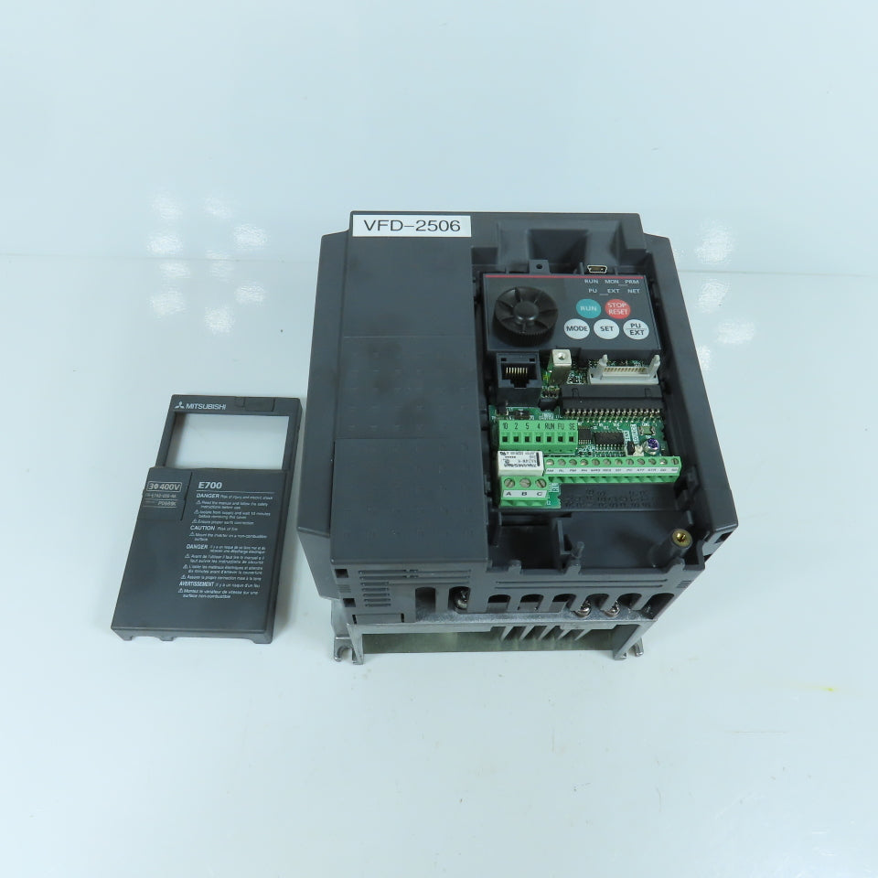 Mitsubishi FR-E740-040-NA E700 1.5kW 2HP VFD Inverter Drive 380-480V 3PH 4.0A