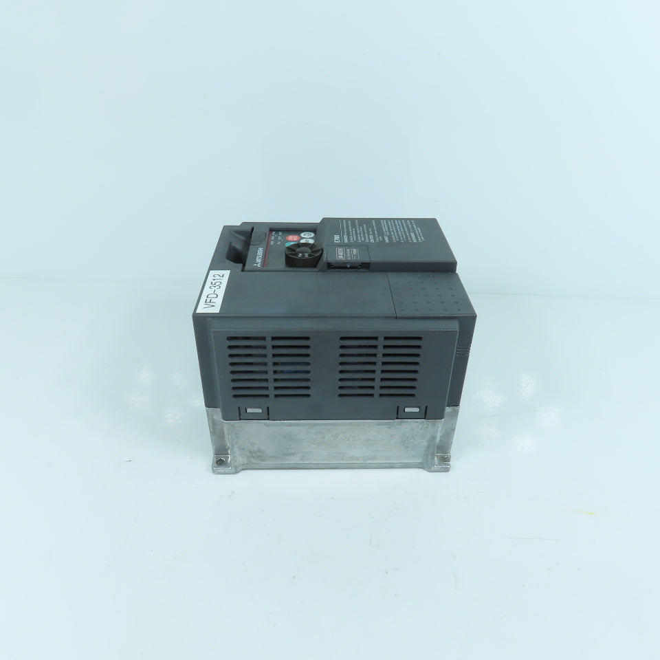 Mitsubishi FR-E740-026-NA E700 0.75kW 1HP VFD Inverter Drive 380-480V 3PH 2.6A