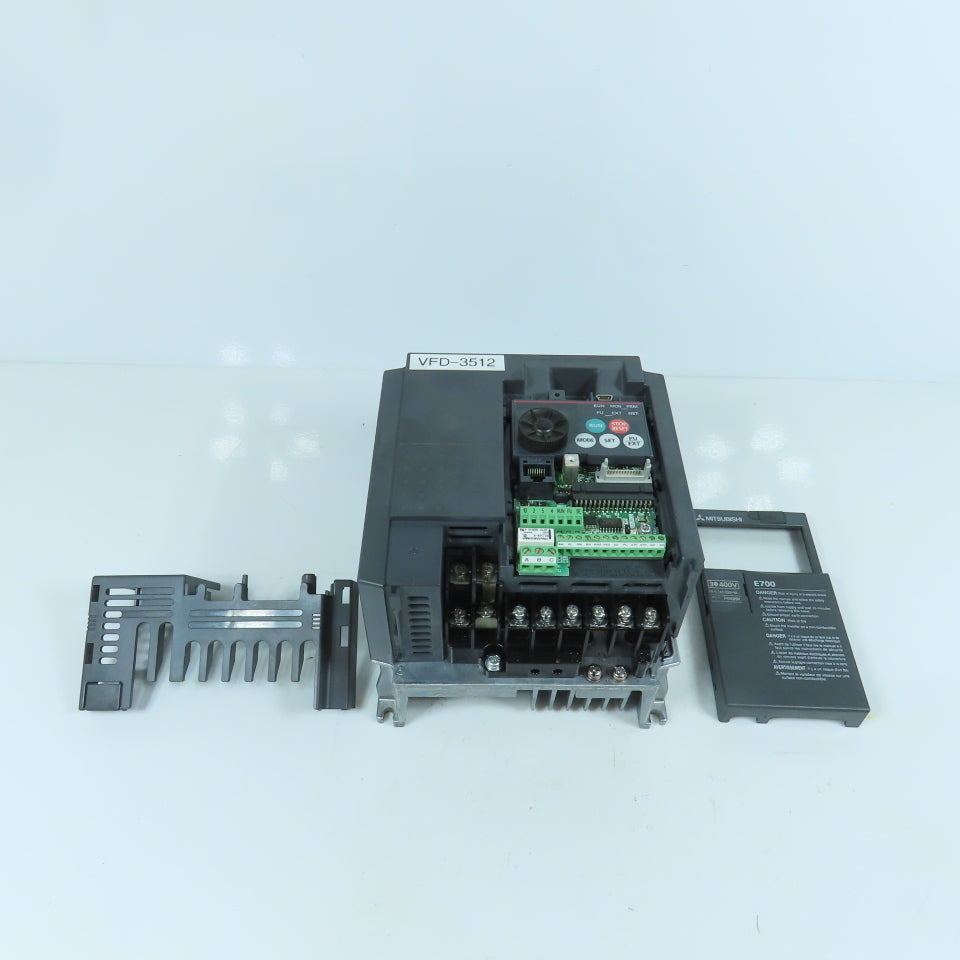 Mitsubishi FR-E740-026-NA E700 0.75kW 1HP VFD Inverter Drive 380-480V 3PH 2.6A