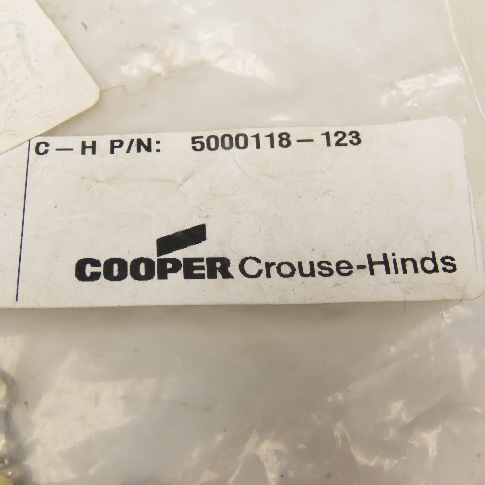 Crouse Hinds Cooper 5000118-123 300V 3A Safety Plug M12