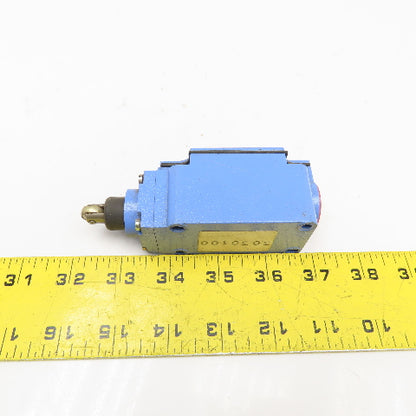 MTE 762-105 300V Roller Plunger Limit Switch