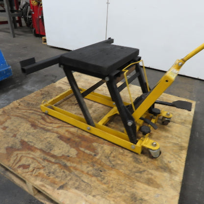 Central Hydraulics 1500LB Manual ATV/Motorcycle Lift 4-1/2"Min -16" Max Lift