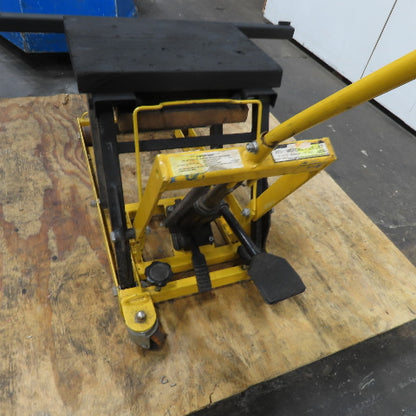 Central Hydraulics 1500LB Manual ATV/Motorcycle Lift 4-1/2"Min -16" Max Lift