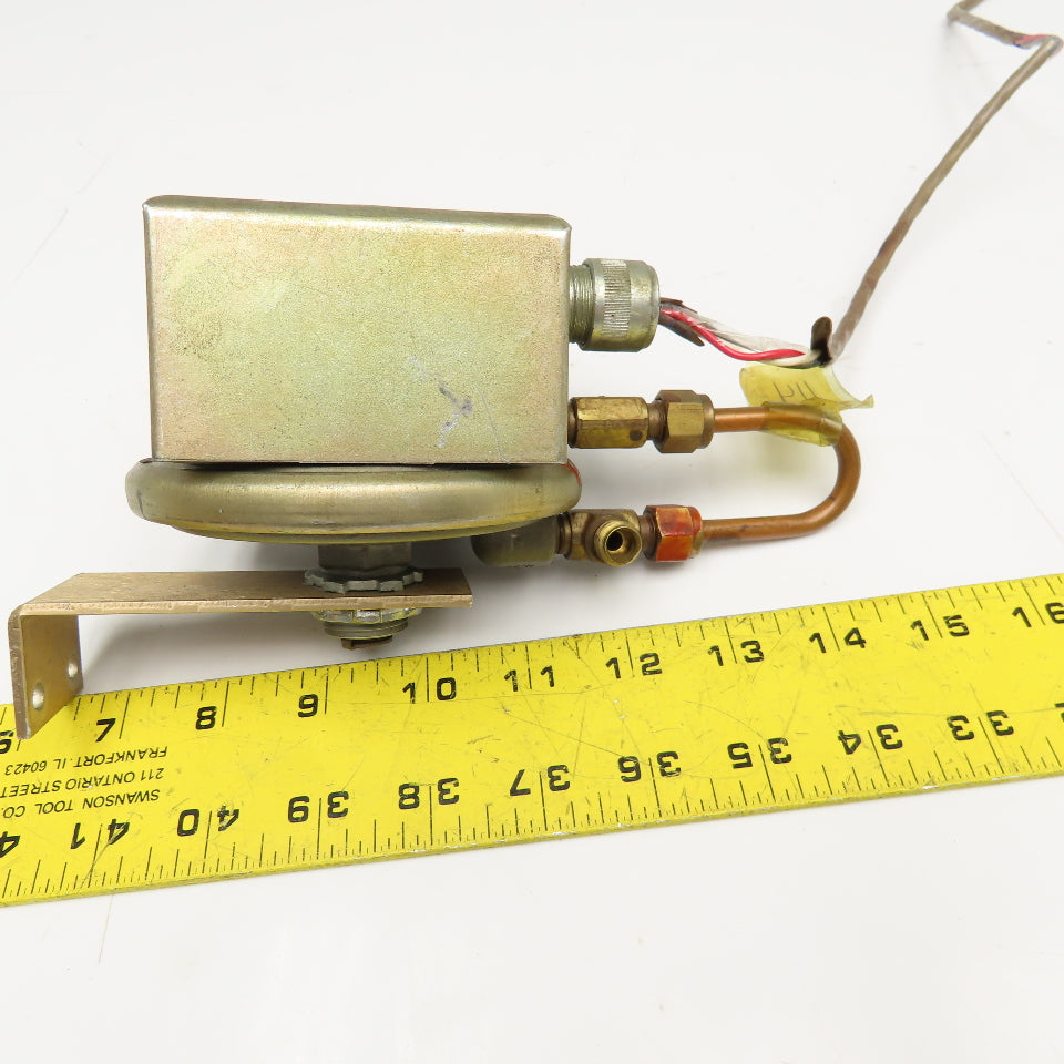Dwyer Cat 1823-2-2-5 Pressure Switch 10 PSI 125-480V