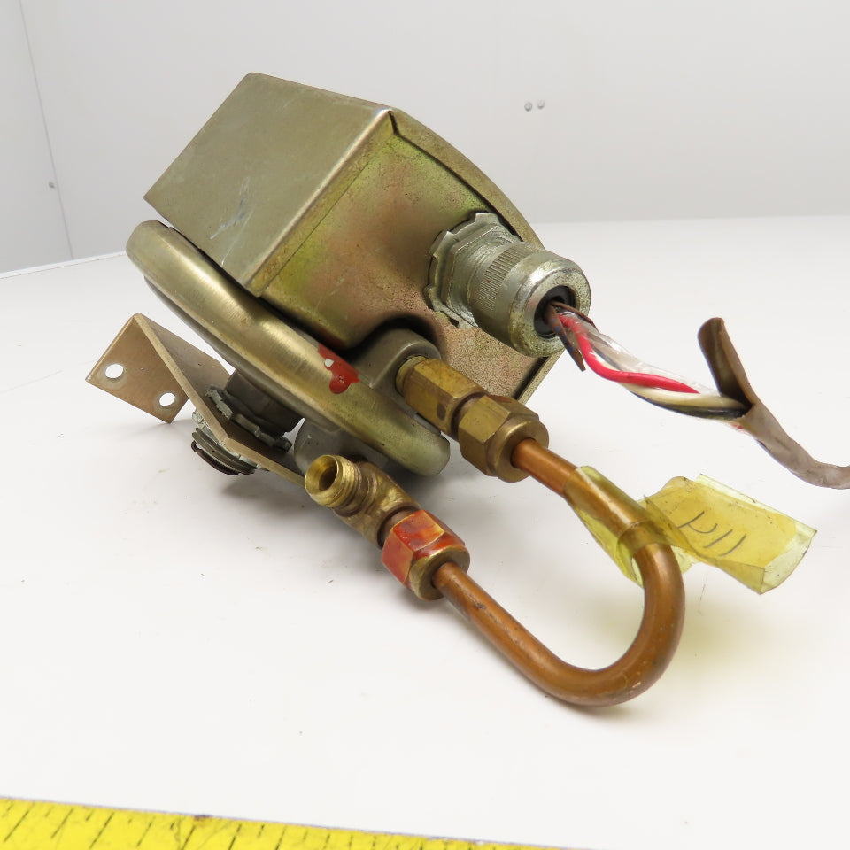 Dwyer Cat 1823-2-2-5 Pressure Switch 10 PSI 125-480V