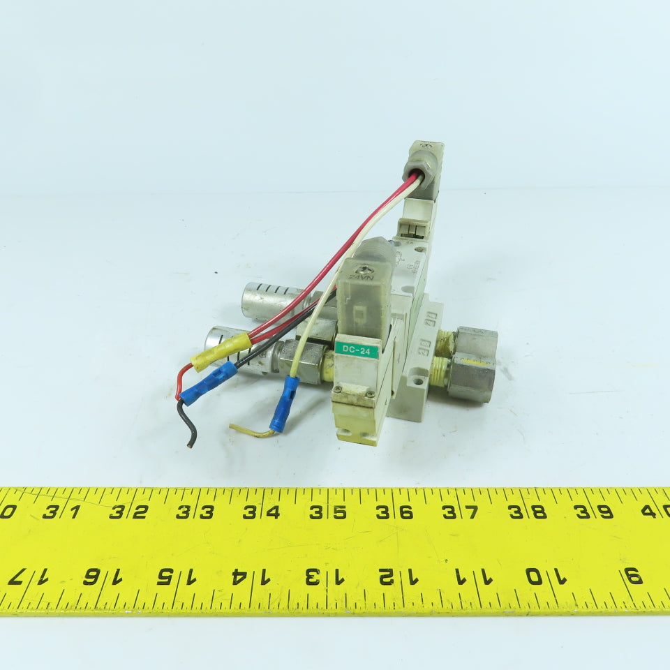 CKD 4GB330R-08-B-3 Pneumatic Directional Control Valve 0.2-0.7MPa 24VDC