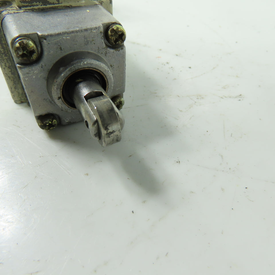 D4B-117 Limit Switch Roller Plunger 2A 400V