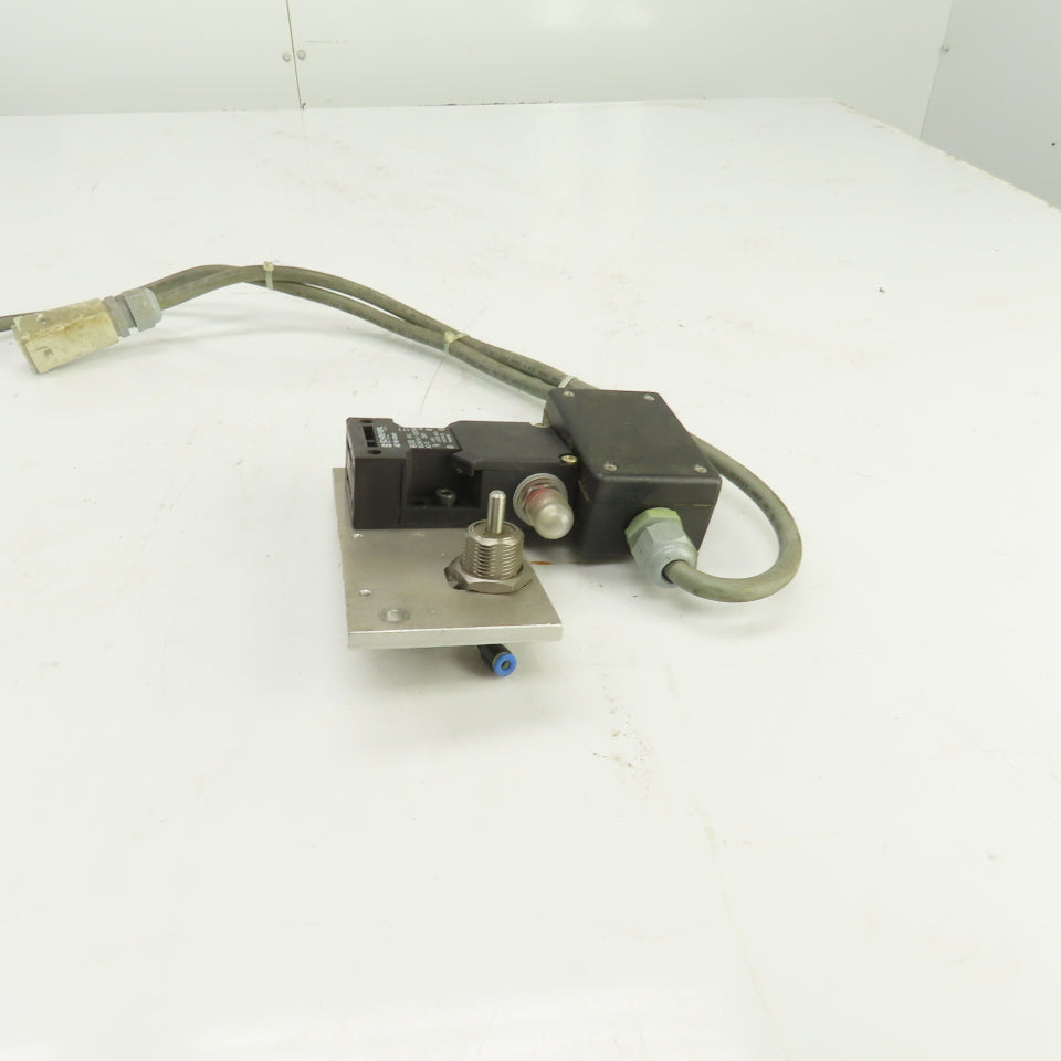 Schmersal AZ16-12ZVK Safety Interlock Switch 230V 4A (No Key) W/ Mounting Plate